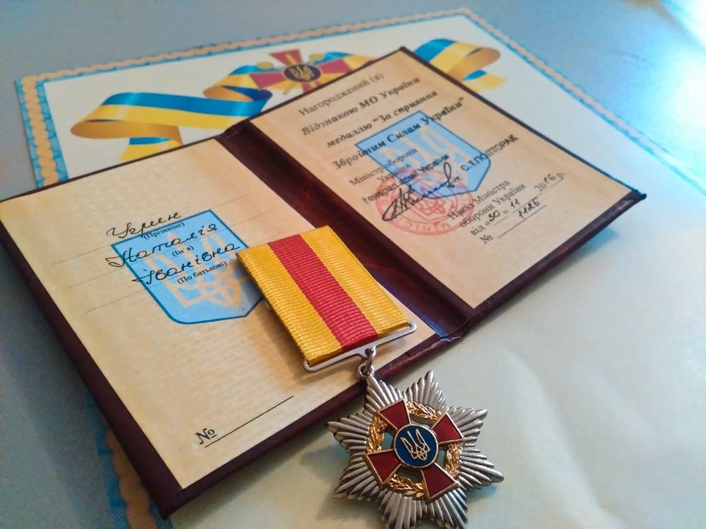 Закарпатська волонтерка отримала відзнаку Міністра оборони України