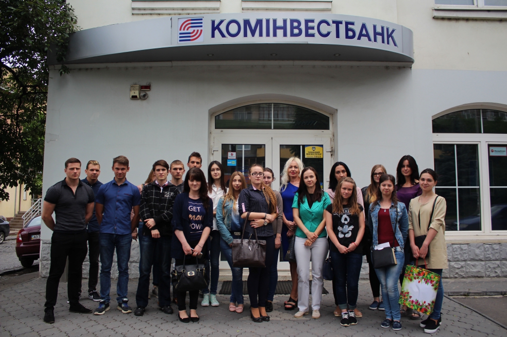 Студенти Ужгорода відвідали відділення закарпатського банку