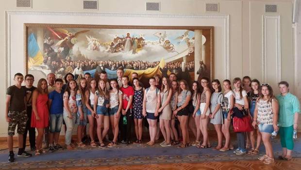 Валерій Лунченко показав школярам з Хустщини Верховну Раду