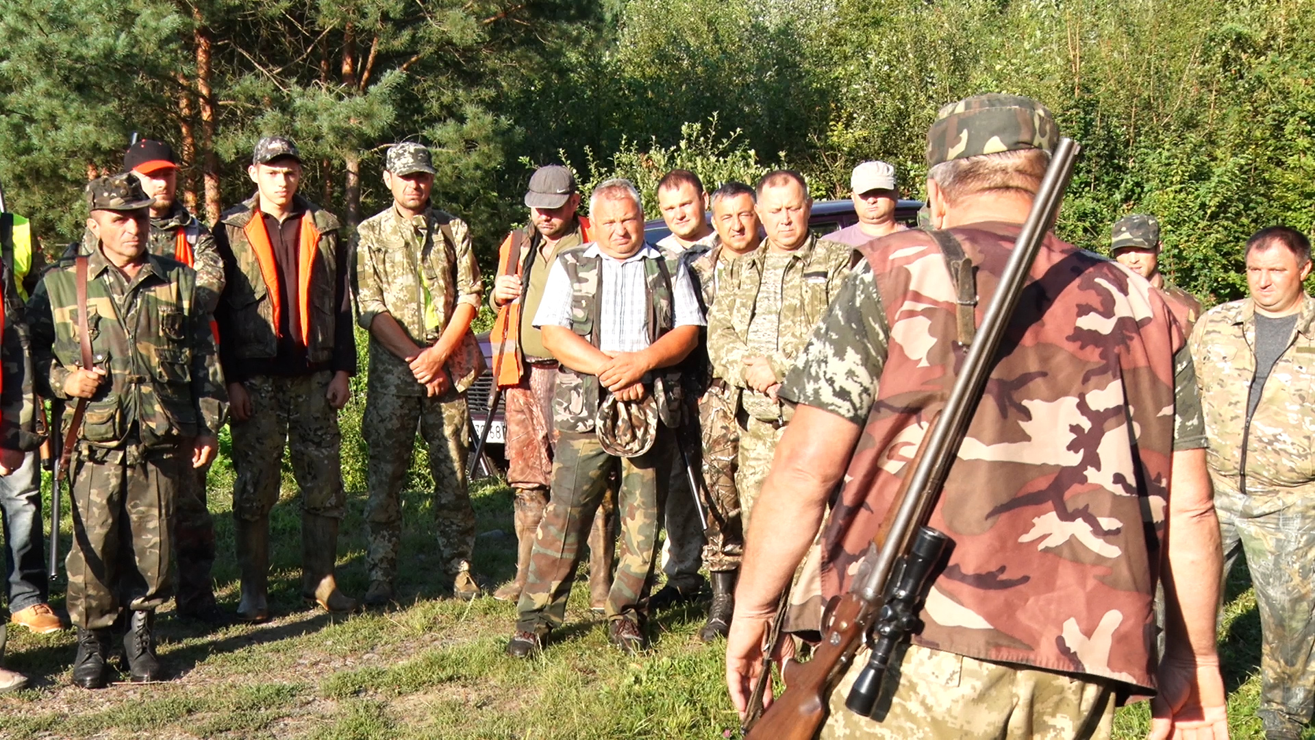 Сорок озброєних мисливців Закарпаття вийшли на позапланове полювання (ВІДЕО)