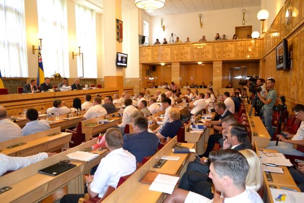 Депутати Закарпаття просять повноважень на затвердження переліку доріг для ремонту