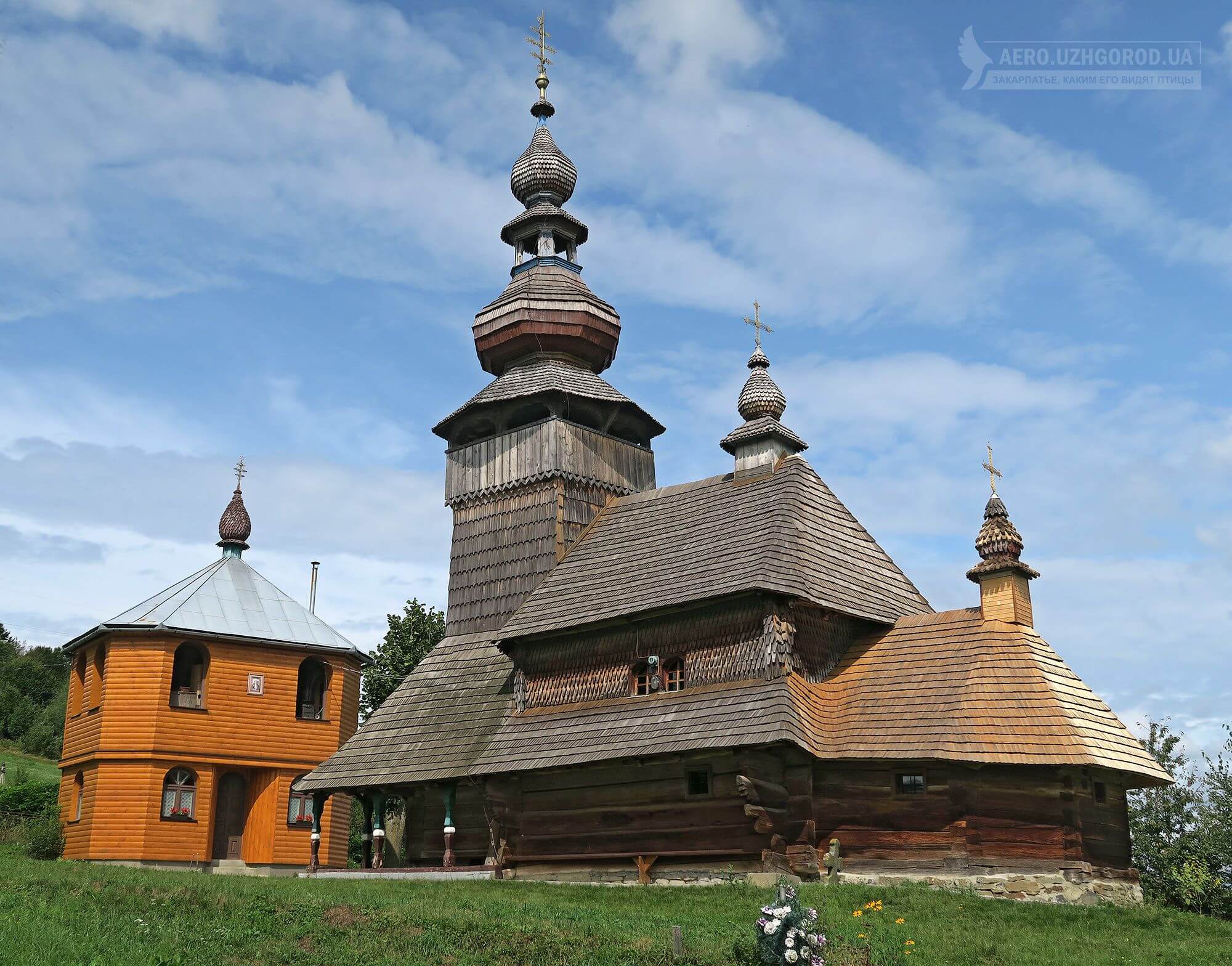 Єдиний дерев'яний храм Свалявщини показали з висоти