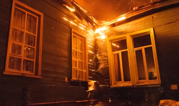 На Закарпатті жінка з ревнощів підпалила майно в будинку свого чоловіка