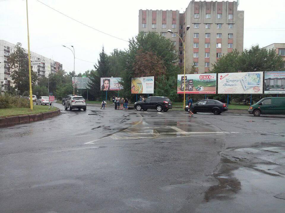 В Ужгороді чоловік не впорався з керуванням скутера і потрапив в ДТП