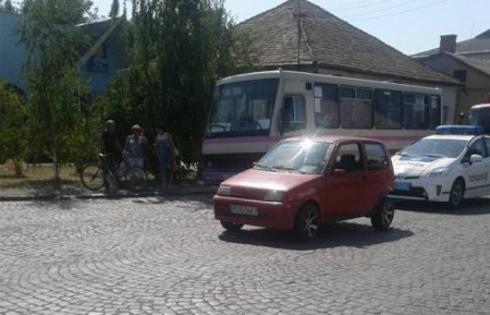 У Мукачеві машина збила дитину на пішохідному переході (ФОТО)