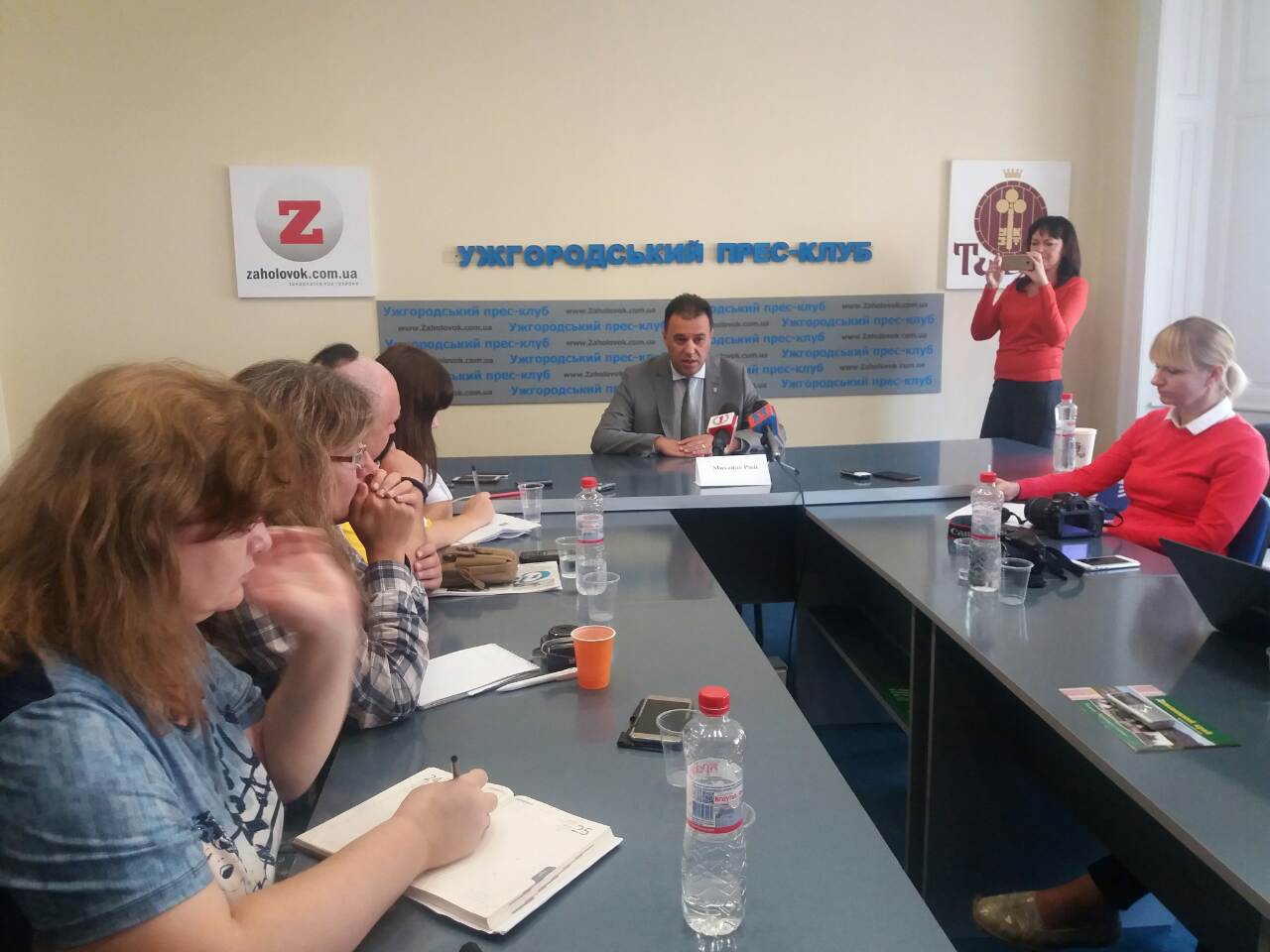 Відбулась прес-конференція голови Закарпатської облради Михайла Рівіса