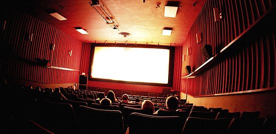 Безкоштовний кінотеатр в Закарпатті підкорює шкорлярів