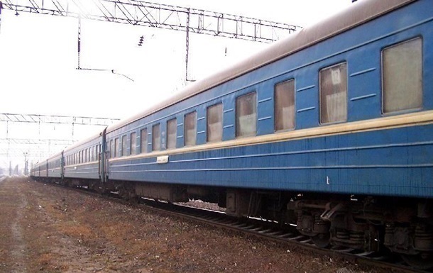 Потяг "Рахів-Київ" травмував людину