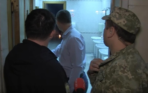 Оприлюднено відео, як Левченко запалив димову шашку в туалеті Ради (ВІДЕО)