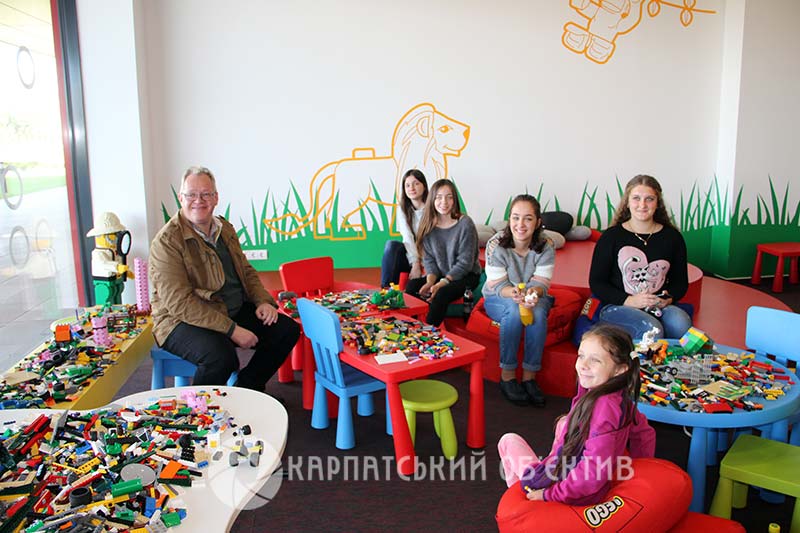 Закарпатські школярі відвідали фабрику «LEGO»