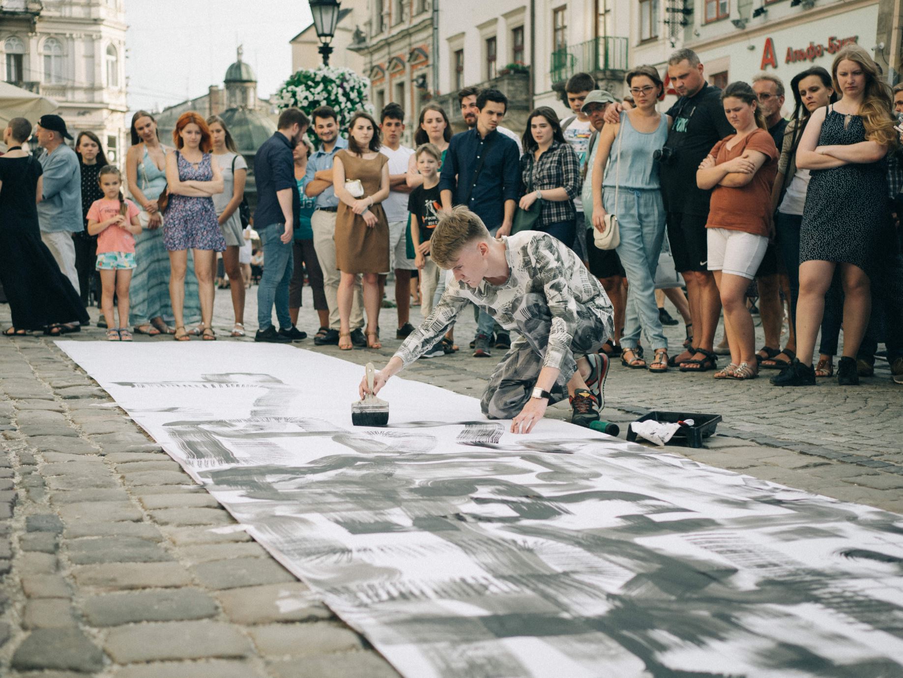 Завтра в центрі Ужгорода відбудеться open air арт-шоу під назвою «10 метрів твоїх можливостей»