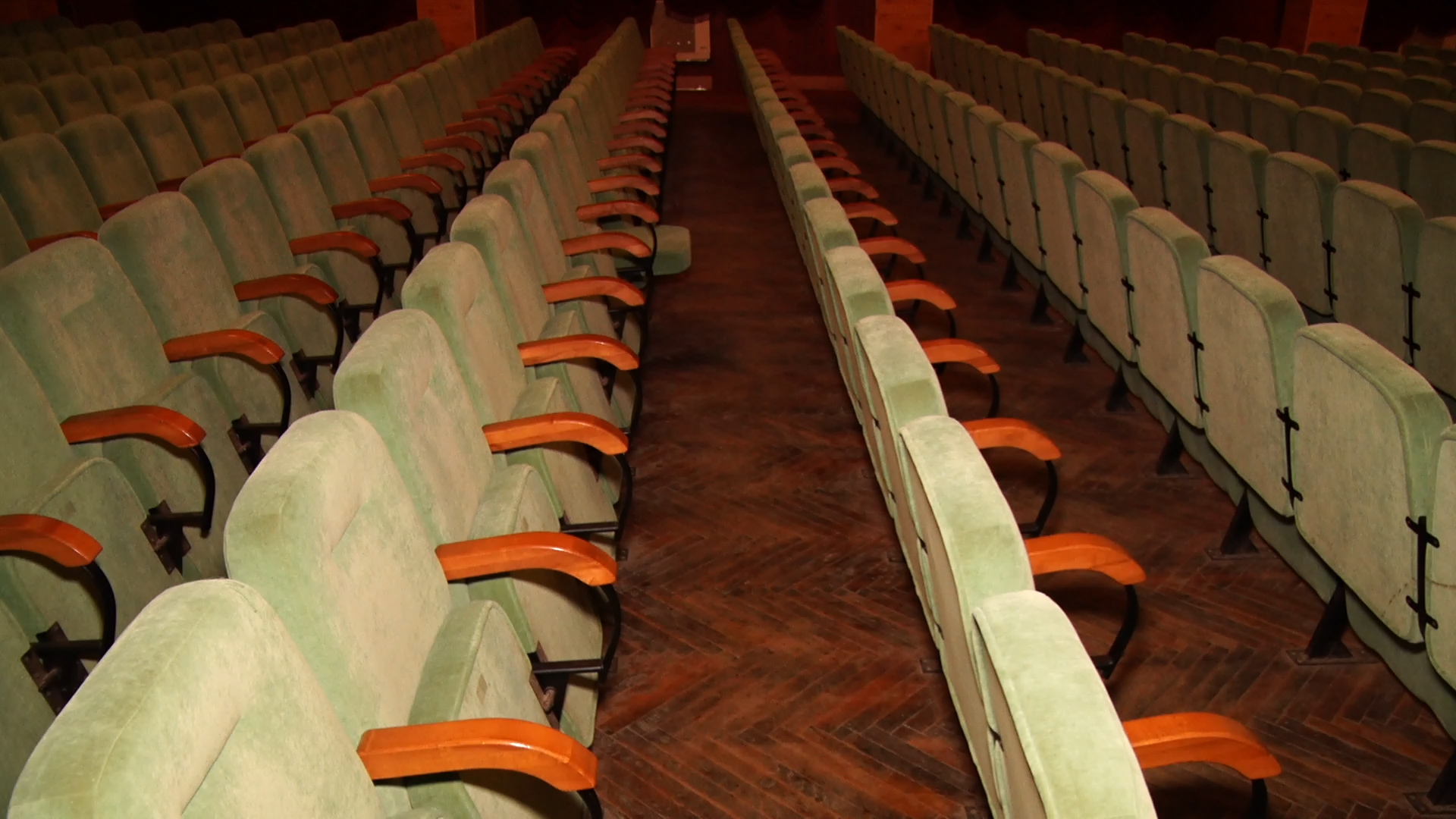 Реальна картина реконструкції обласного театру драми та комедії в Хусті (ВІДЕО)