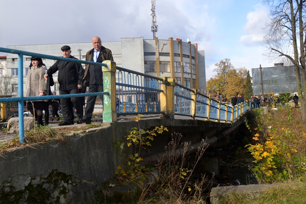У Сваляві почали реконструкцію мосту через річку Свалявка
