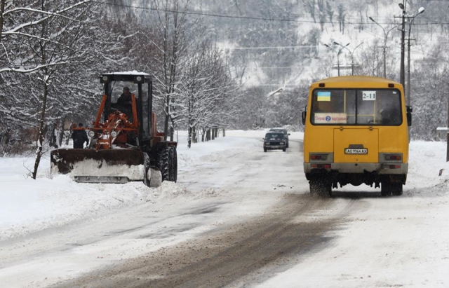 У Мукачеві РБУ готове викласти майже 30 мільйонів за прибирання, підмітання та очистку вулиць від снігу