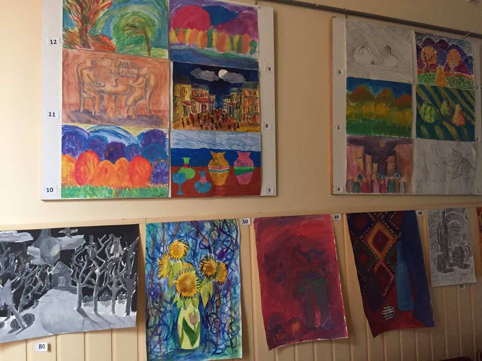В Ужгороді триває виставка-конкурс художніх творів учнів образотворчого відділу школи