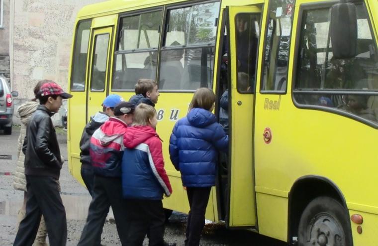 Кілька випадків щодо того, як в Ужгороді водії автобусів міських маршрутів спілкуються зі школярами