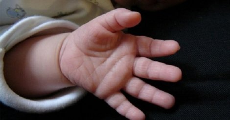 Співмешканець "здав" поліції жінку, яка півроку тримала труп немовляти в пакеті в сараї