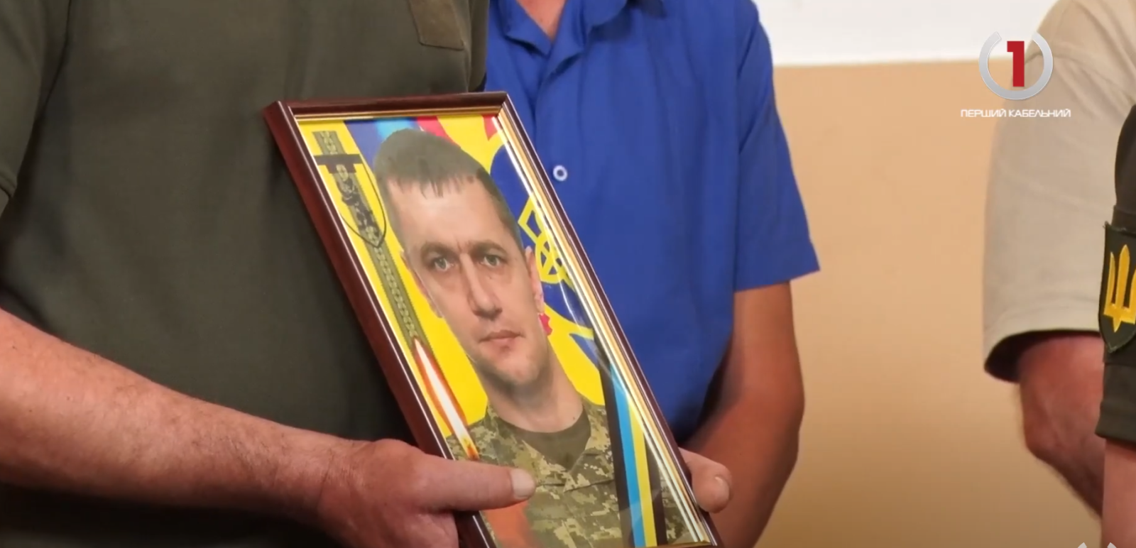 В останню путь: в Мукачеві попрощалися з полеглим на війні Героєм Іваном Качуром (ВІДЕО)
