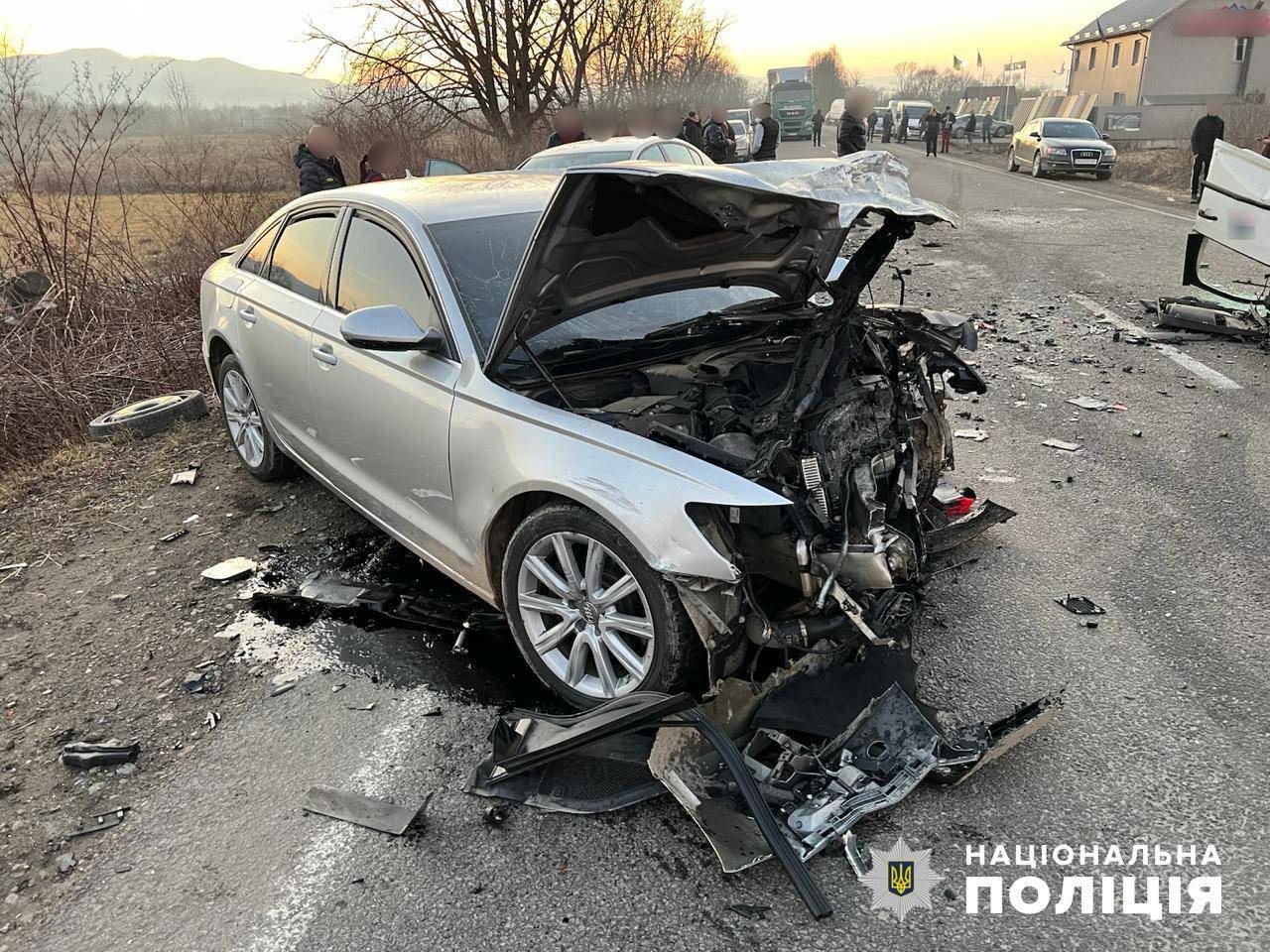 Поліція розслідує потрійну ДТП на Закарпатті, у якій загинуло двоє водіїв