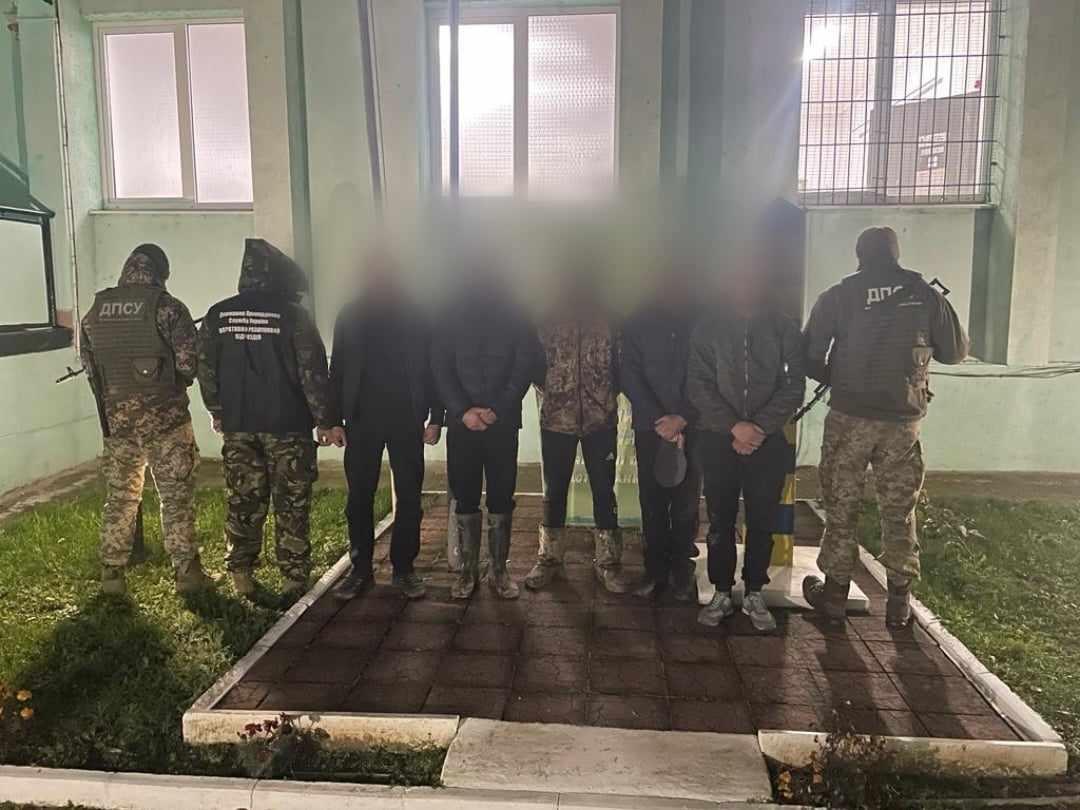 На Закарпатті 10 чоловіків намагалися незаконно потрапити за кордон