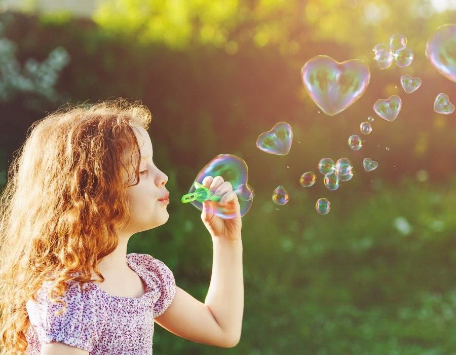 Чому мильні бульбашки -  ідеальний подарунок для дітлахів