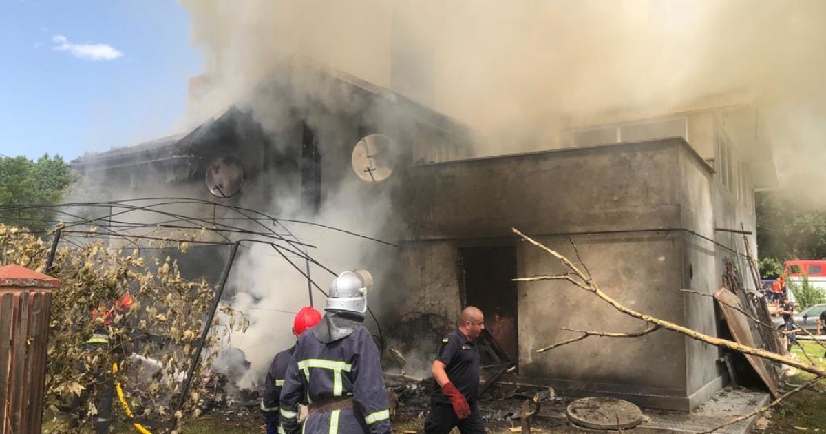 Авіакатастрофа на Коломийщині: очевидці випадково зняли останні секунди польоту літака (ВІДЕО)