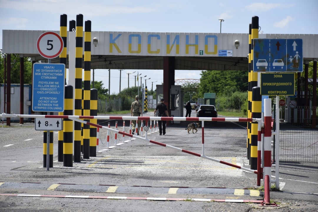 Колапс на закарпатському кордоні: українська сторона не пропускає бажаючих вакцинуватися на угорських КПП
