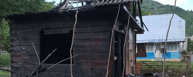 Пожежа на Тячівщині: пенсіонер загинув у власній оселі (ФОТО)
