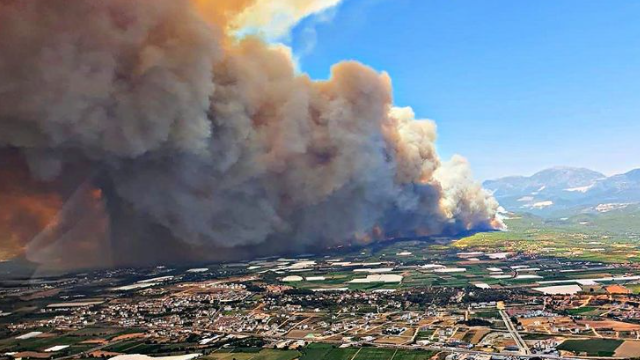 Евакуйовані 5 поселень: у турецькій Анталії спалахнула масштабна лісова пожежа (ВІДЕО)