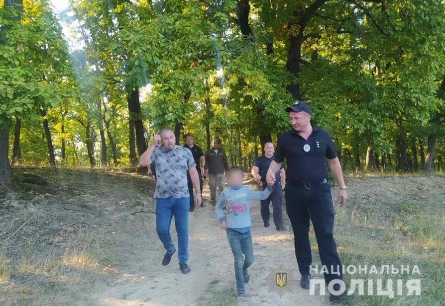 Пішов з дому до лісу: на Закарпатті заблукав 12-річний хлопчик (ФОТО)