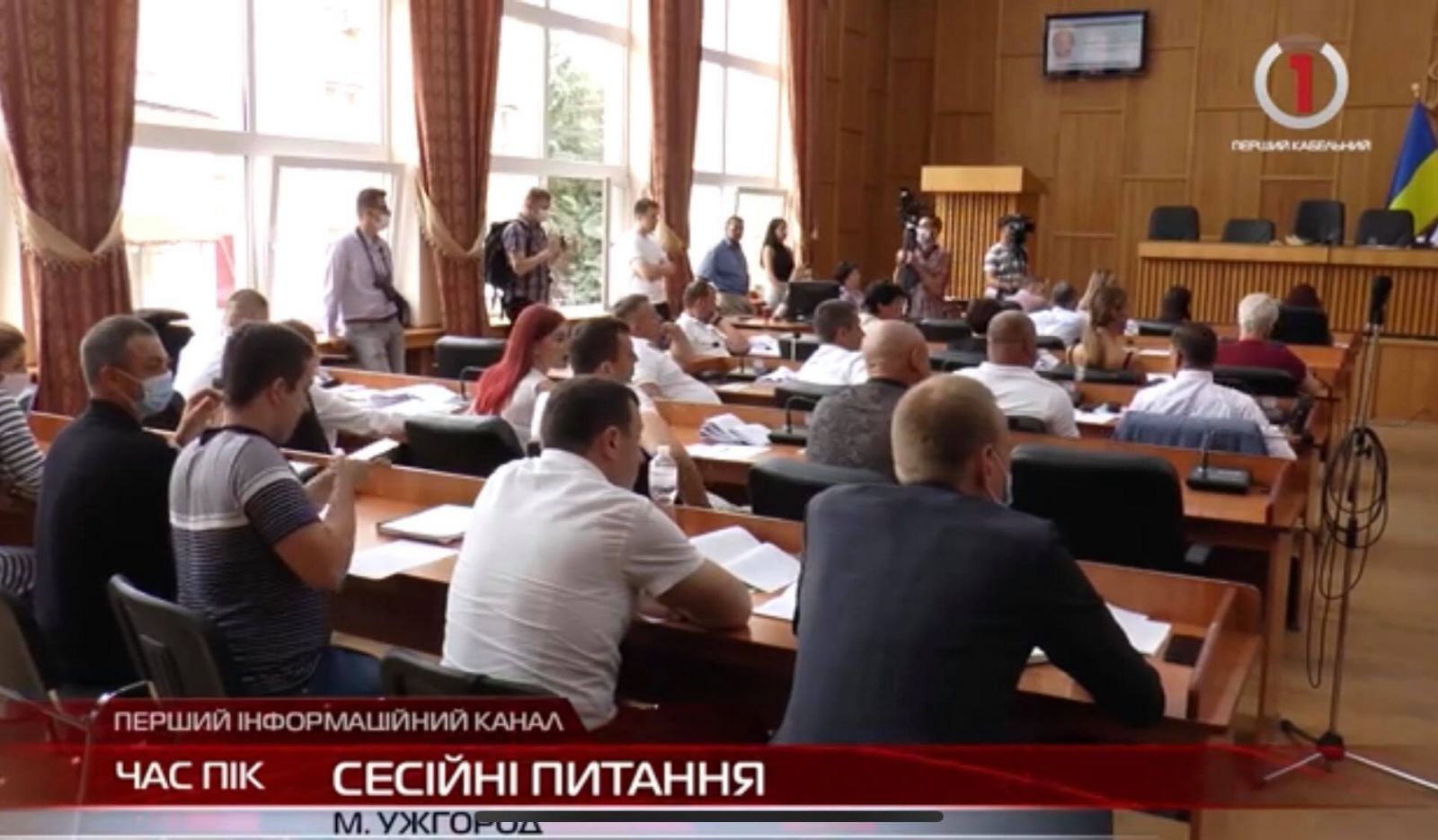 Урочистості та актуальні питання: сесійні контрасти Ужгородської міської ради (ВІДЕО)
