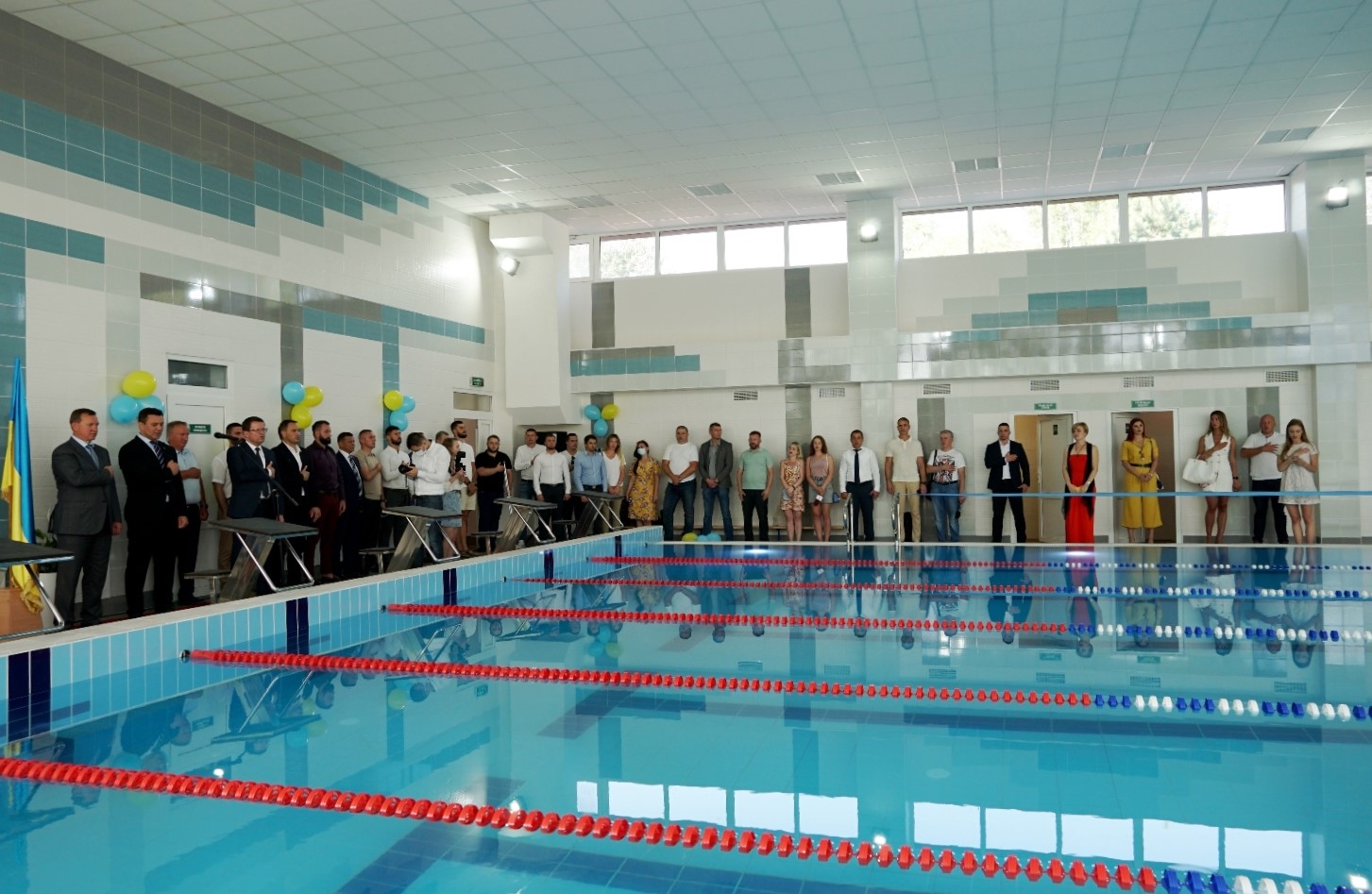 В Ужгороді у Класичній гімназії відкрили оновлений басейн (ВІДЕО)