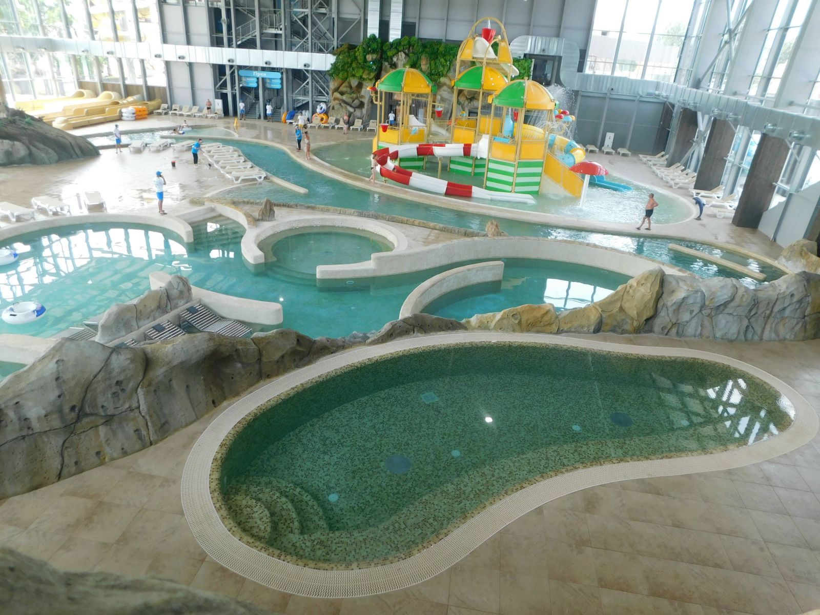 Нова принада міста: в Мукачеві відкрився аквапарк «Карпатія» (ФОТО)