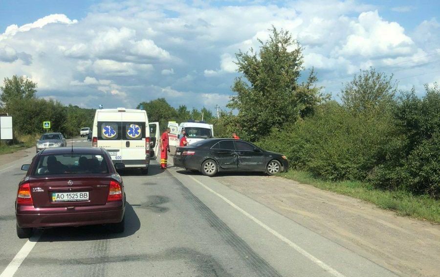Смертельна ДТП на Мукачівщині: під колесами легковика загинула велосипедистка (ВІДЕО)
