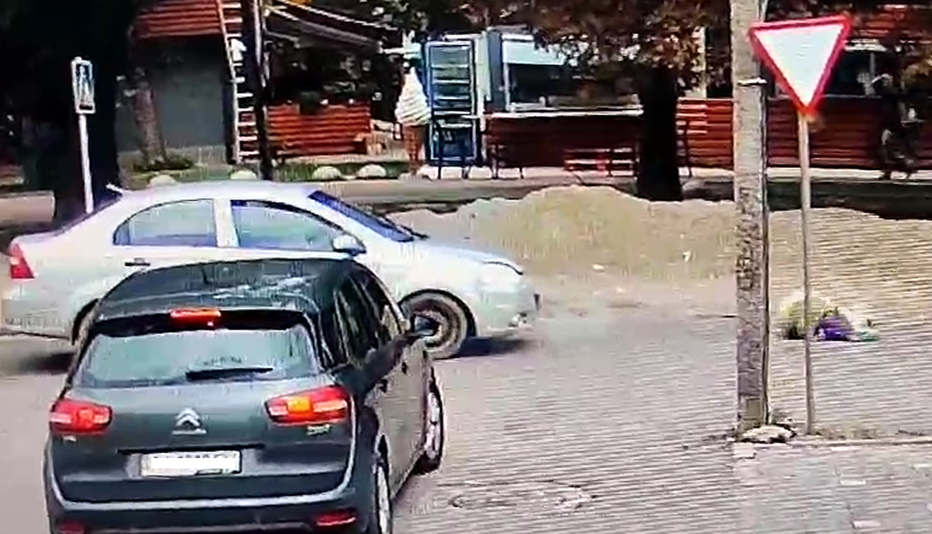 Вже вдруге збив дитину: в Ужгороді чоловік, який збив дівчинку на пішохідному переході, намагається уникнути відповідальності (ФОТО)