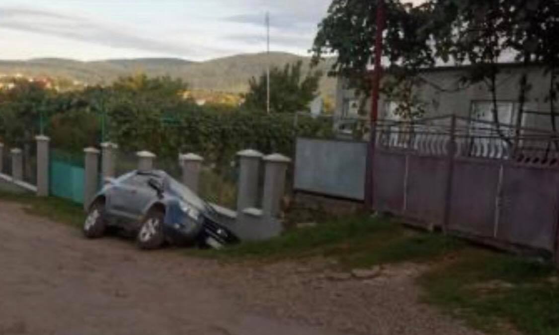 Ранкова ДТП на Хустщині: автівка опинилась в кюветі (ФОТО)