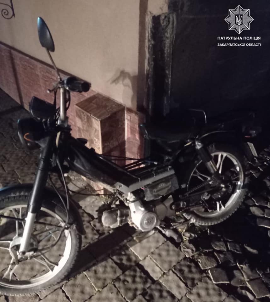 У Мукачеві нетверезий мотоцикліст влаштував нічні перегони з поліцією (ФОТО)