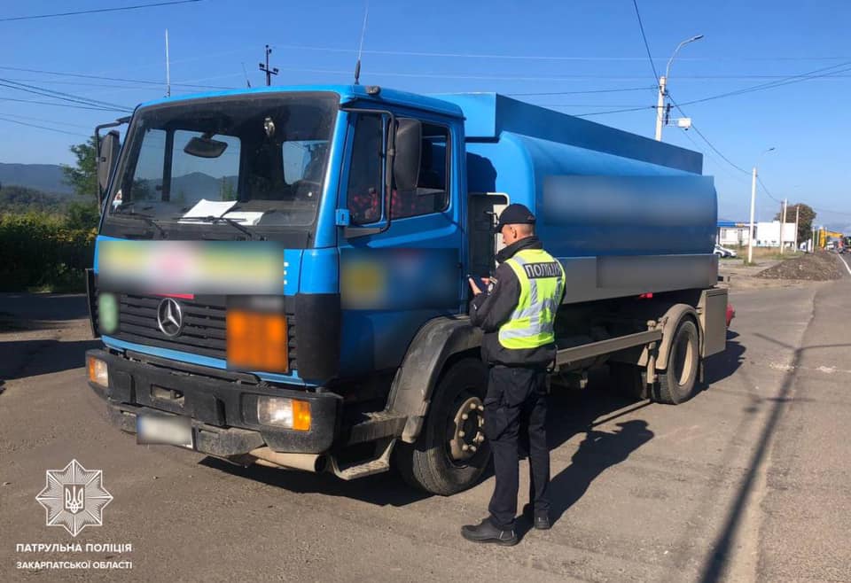 На Закарпатті правоохоронці виявили 12 порушень перевезення небезпечних вантажів за минулий тиждень (ФОТО)