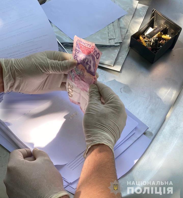 Правоохоронці в Мукачеві "на гарячому" затримали розповсюджувача наркотиків (ФОТО)