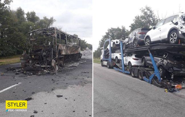 Згорів до тла: під Житомиром міжнародний автобус врізався в автовоз і спалахнув (ФОТО)