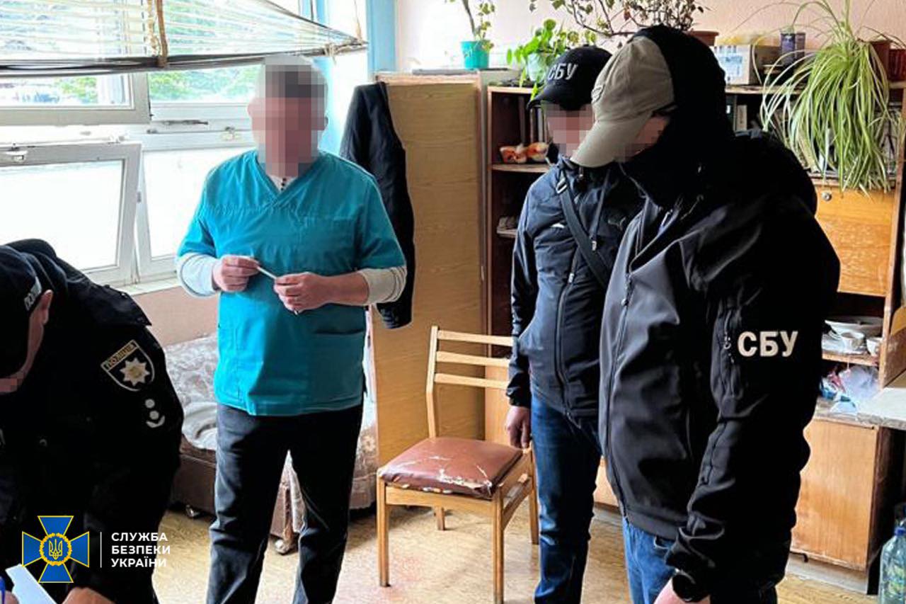 Хабар за отримання групи інвалідності: на Закарпатті викрили члена ЛКК