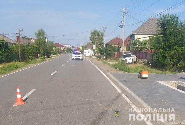 ДТП на Мукачівщині: у лікарні помер чоловік, якого збив водій на Infinfti (ФОТО)
