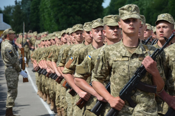 В Україні скасують обов’язковий військовий призов