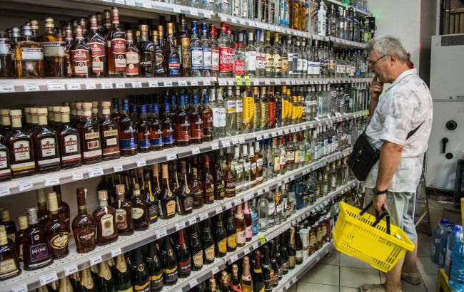 В Україні хочуть заборонити продаж алкоголю і сигарет у супермаркетах