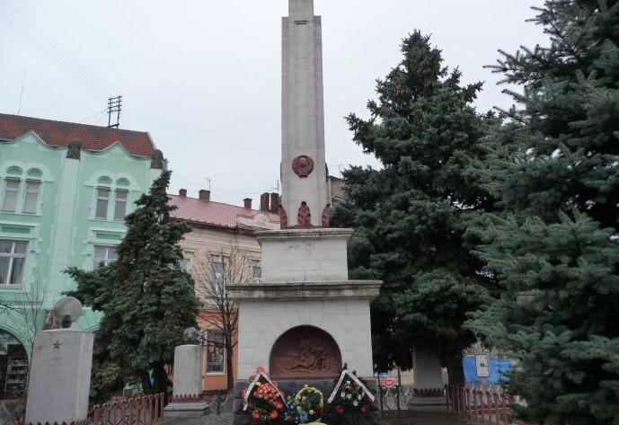 З центру Мукачева планують перенести пам’ятник загиблим воїнам