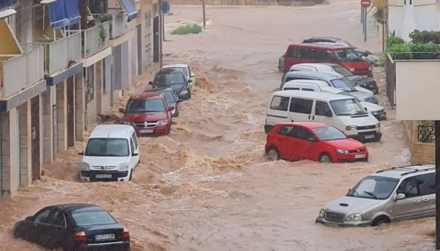Потужна злива накрила Іспанію: повінь та інші наслідки негоди (ВІДЕО)