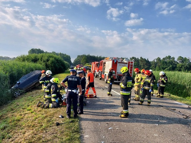 Десяток постраждалих госпіталізували: у Польщі у ДТП потрапив автобус з українцями (ФОТО)