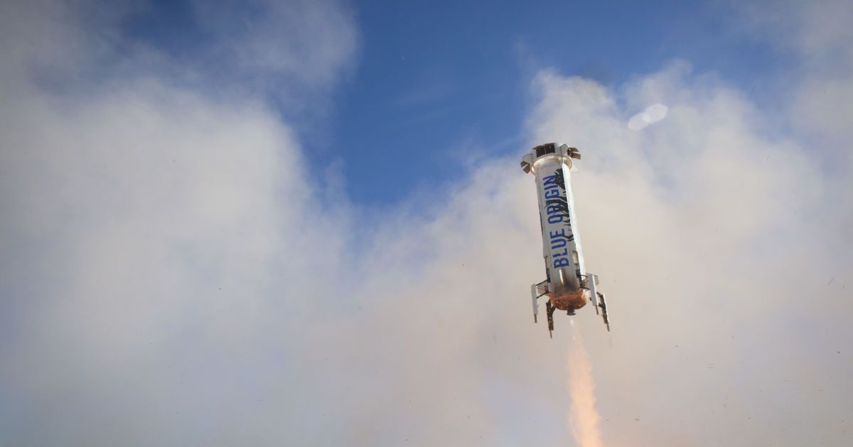 Вже за кілька хвилин у космос стартує перша ракета New Shepard з туристами(ПРЯМА ТРАНСЛЯЦІЯ)