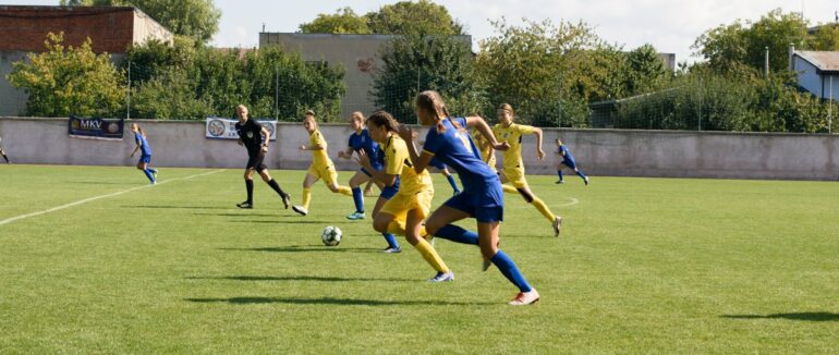 Дівчача футбольна команда із Закарпаття перемогла тернопільчан (ФОТО)