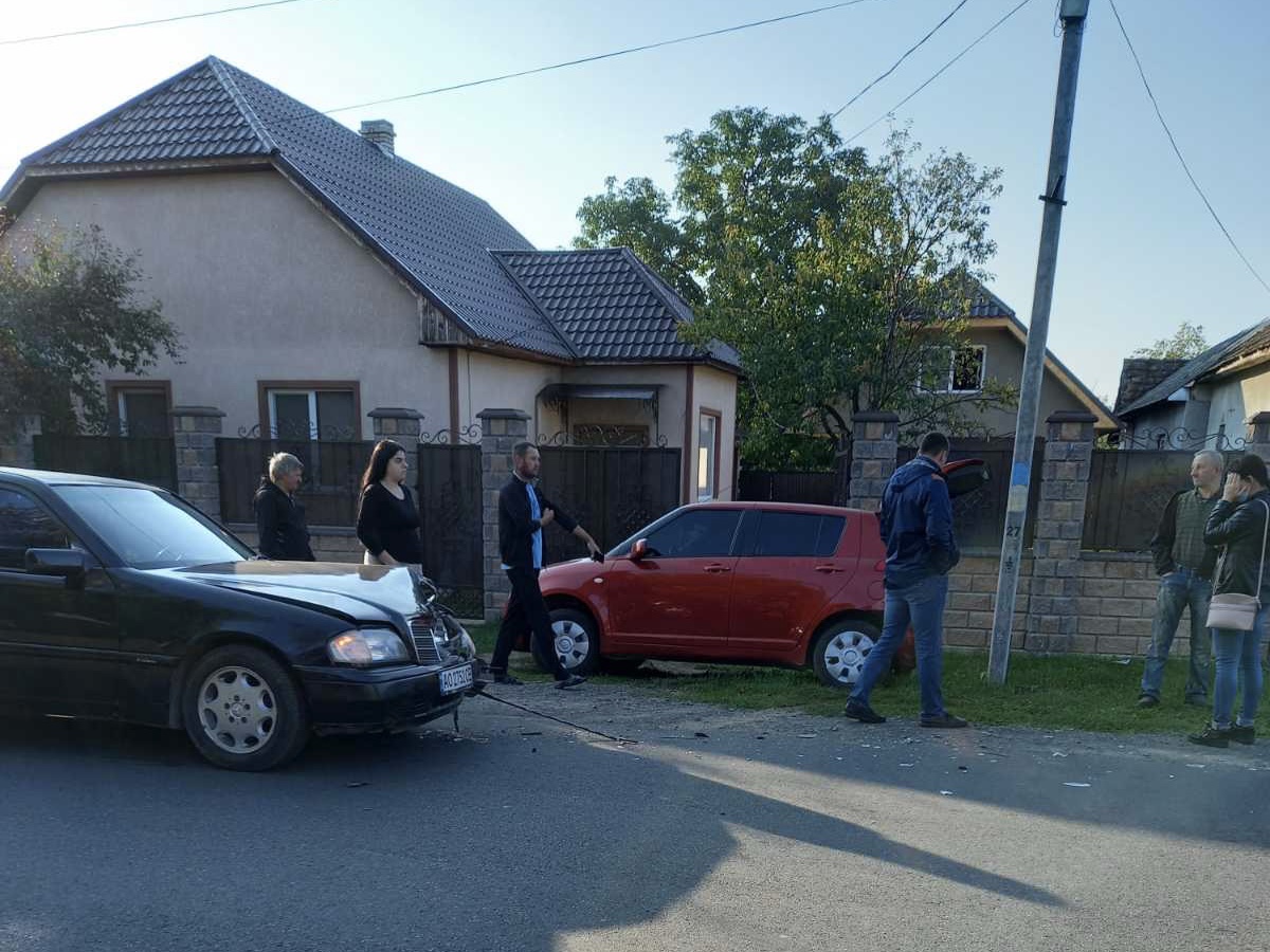Не добрий ранок: на Мукачівщині трапилася ДТП (ФОТО)